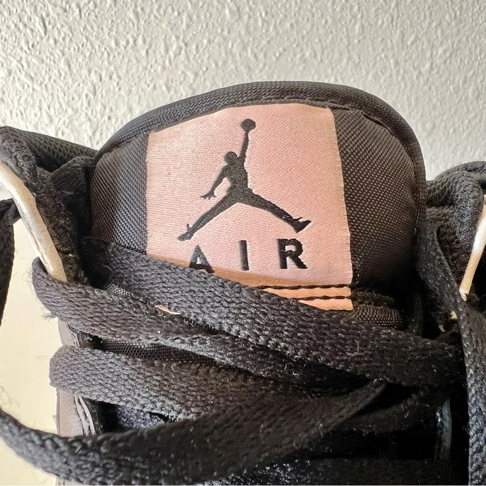 NIKE AIR JORDAN 1 MID Arctic Punch Pink Youth Size 5 Retro OG 555112-061 EUC - Picture 7 of 9